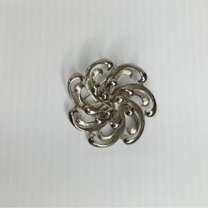 Kramer Signed Silver Tone Flower Swirl Pinwheel Brooch Pin Vintage 2”